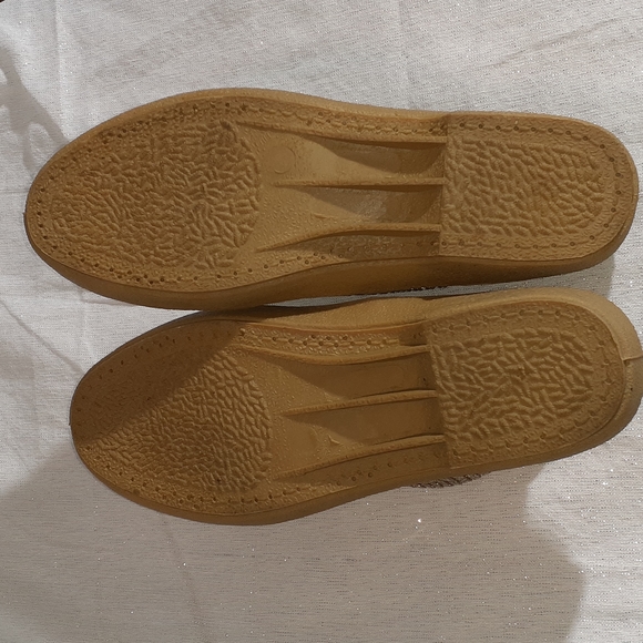 Cozy Tan Knit Slip-On Metallic Booties w/ Leather Insoles – Size Medium - Picture 8 of 8
